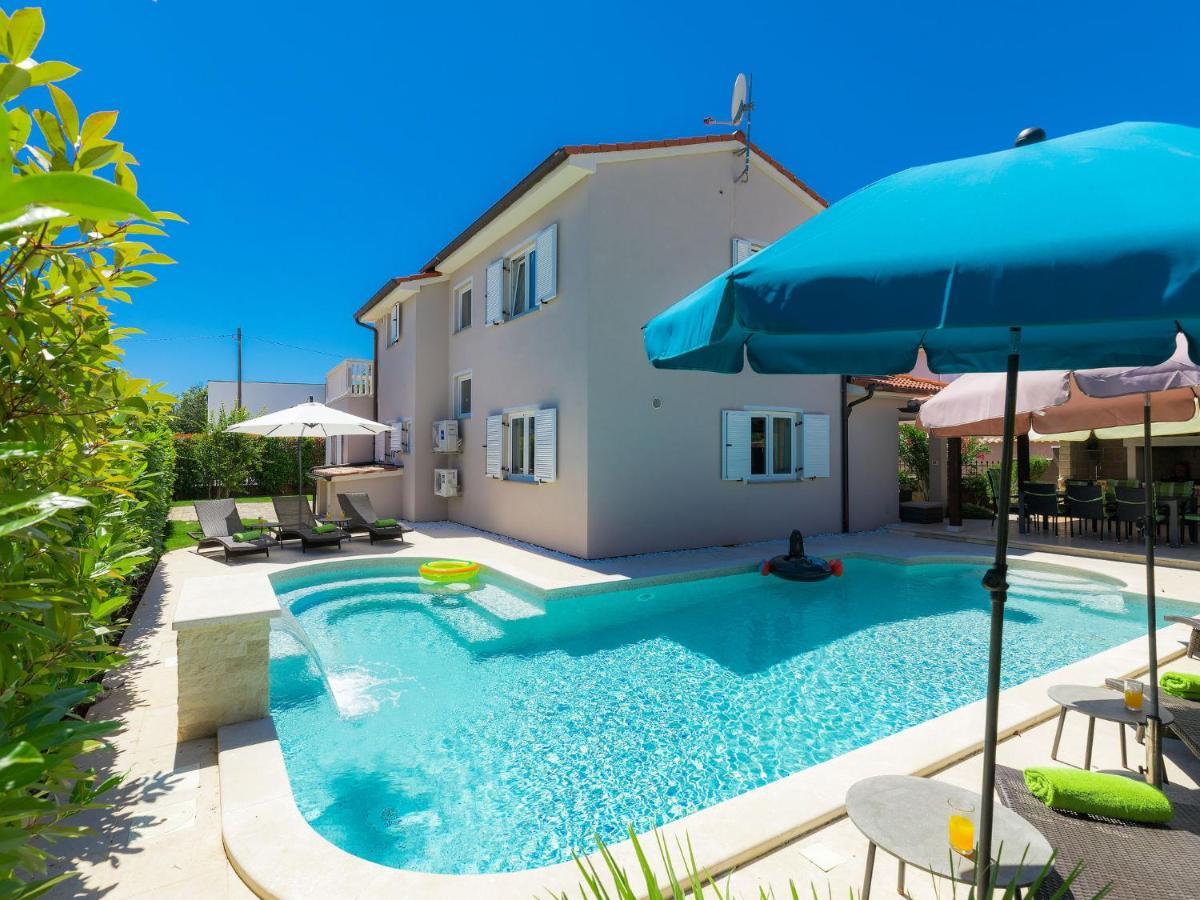 Holiday Home Villa Valentina Loborika Esterno foto