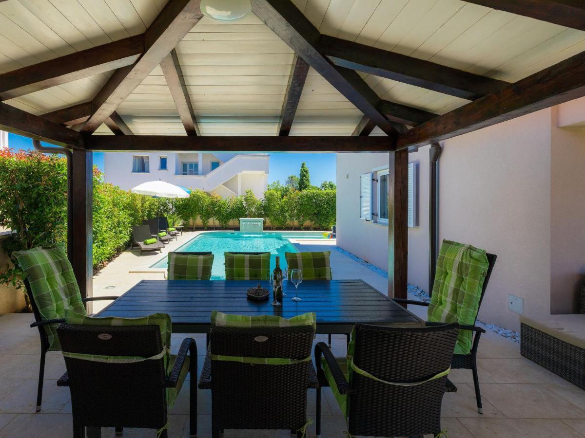Holiday Home Villa Valentina Loborika Esterno foto