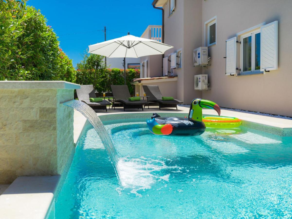 Holiday Home Villa Valentina Loborika Esterno foto