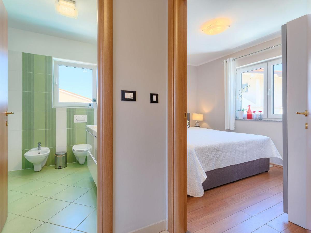 Holiday Home Villa Valentina Loborika Esterno foto