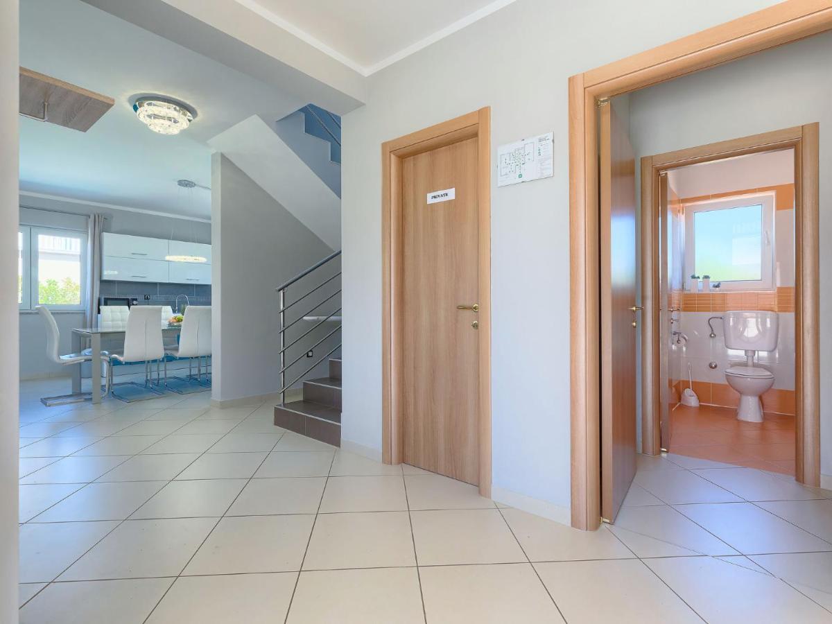 Holiday Home Villa Valentina Loborika Esterno foto